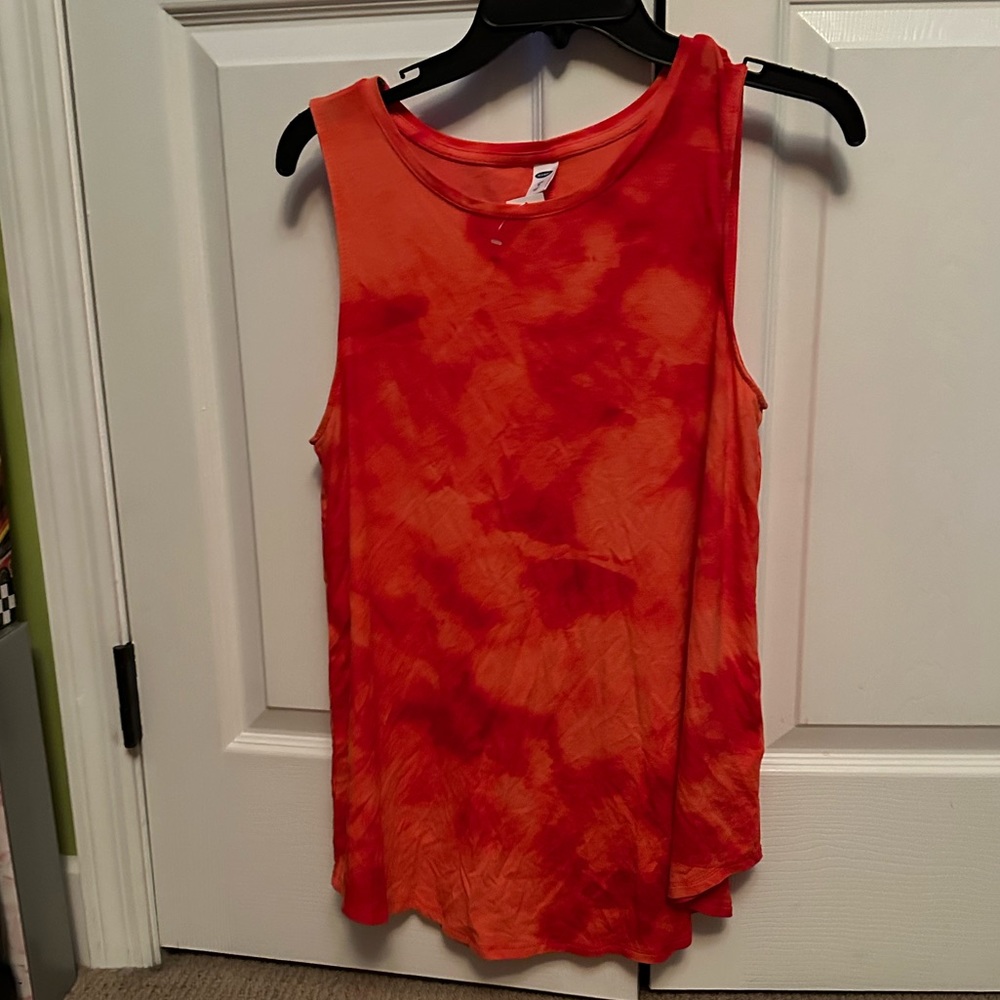 NWT Old Navy loose fitting tank - sz med - red the dye print